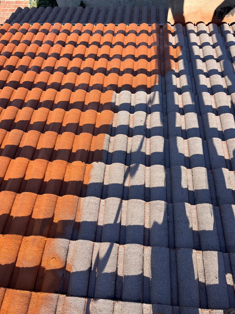 nettoyage démoussage tuiles Atlas Toiture Occitanie